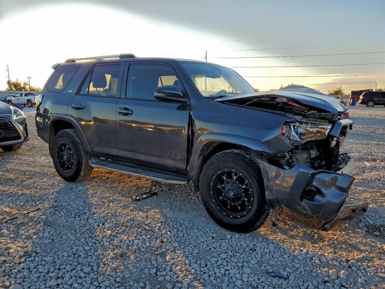 TOYOTA 4RUNNER SR5