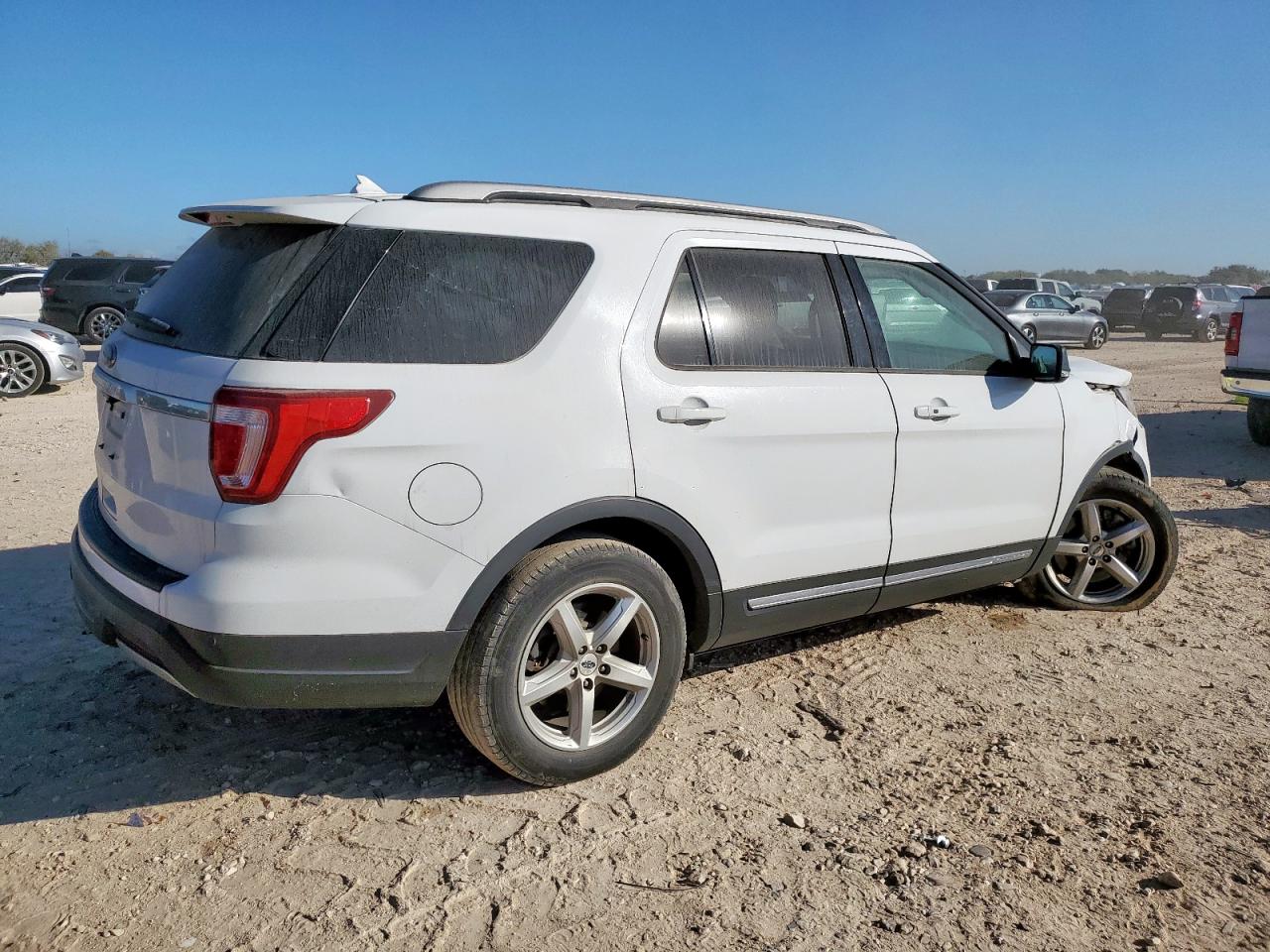 FORD EXPLORER XLT