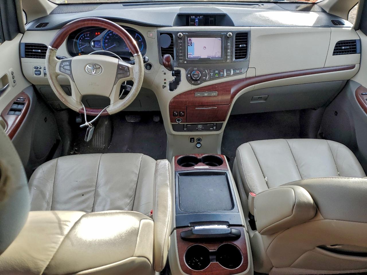 TOYOTA SIENNA XLE
