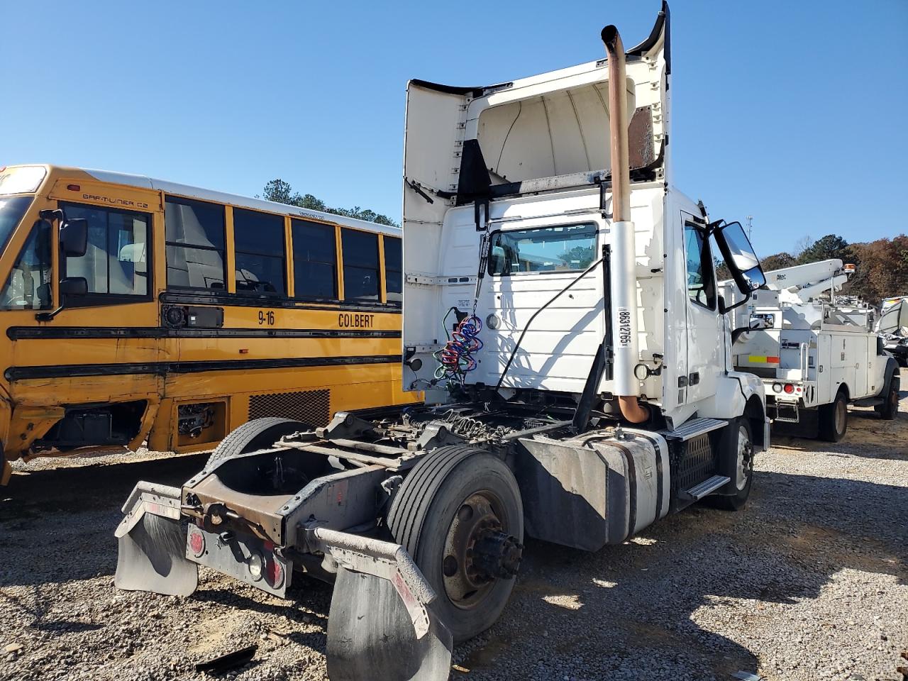 Lot #3297130511 2015 VOLVO VN VNL