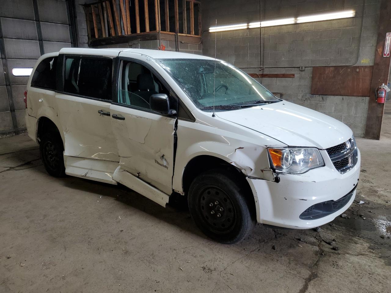 Lot #3318993343 2019 DODGE GRAND CARA