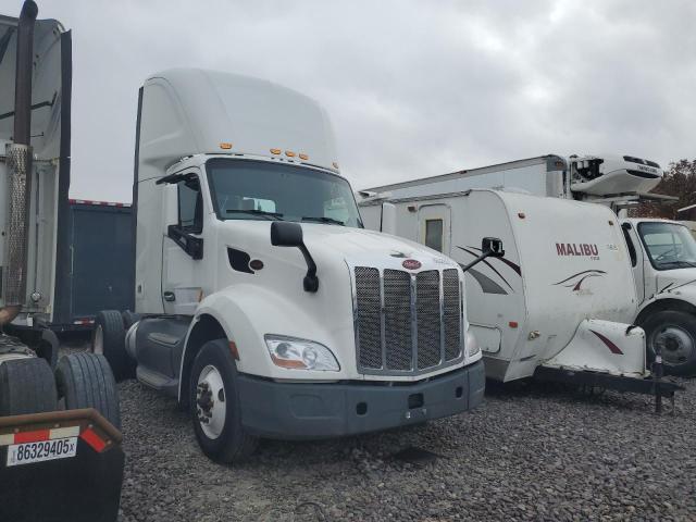 Global Auto Auctions: 2015 PETERBILT 579