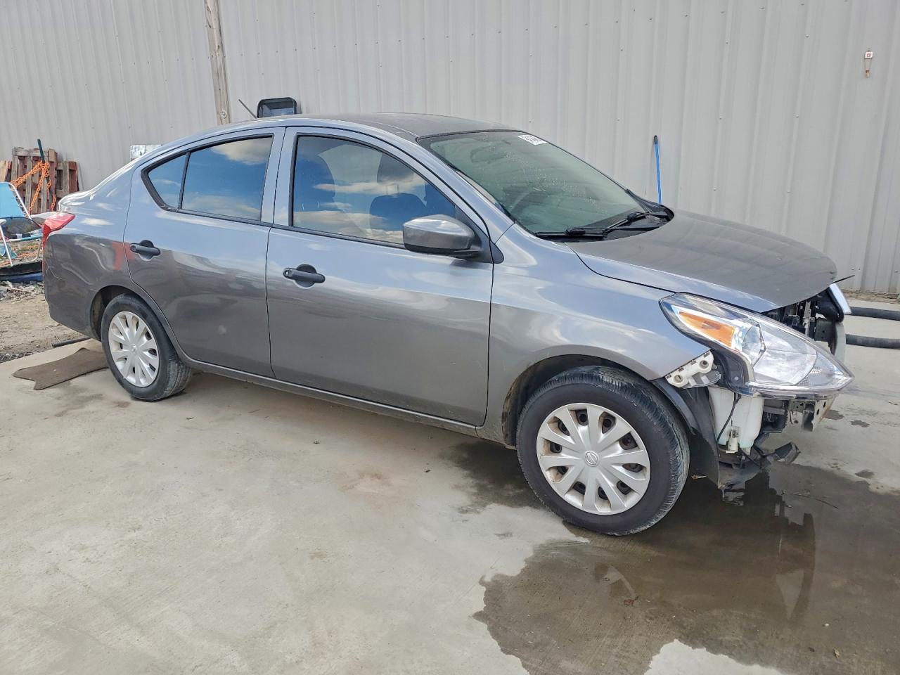 NISSAN VERSA S
