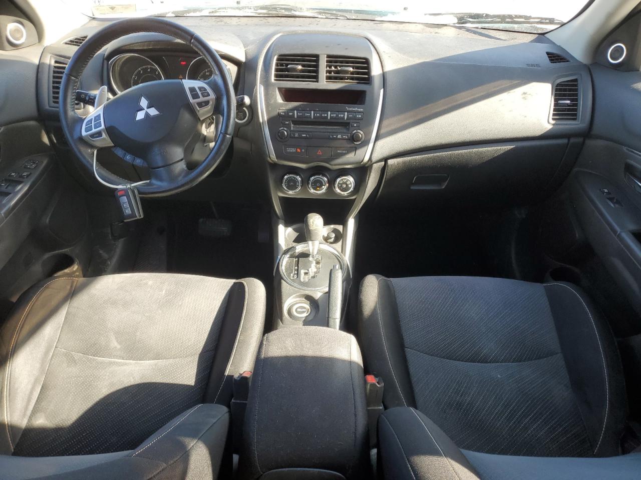 MITSUBISHI OUTLANDER SE