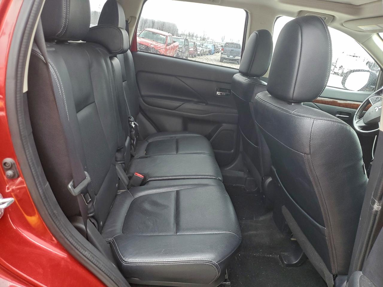 MITSUBISHI OUTLANDER SE