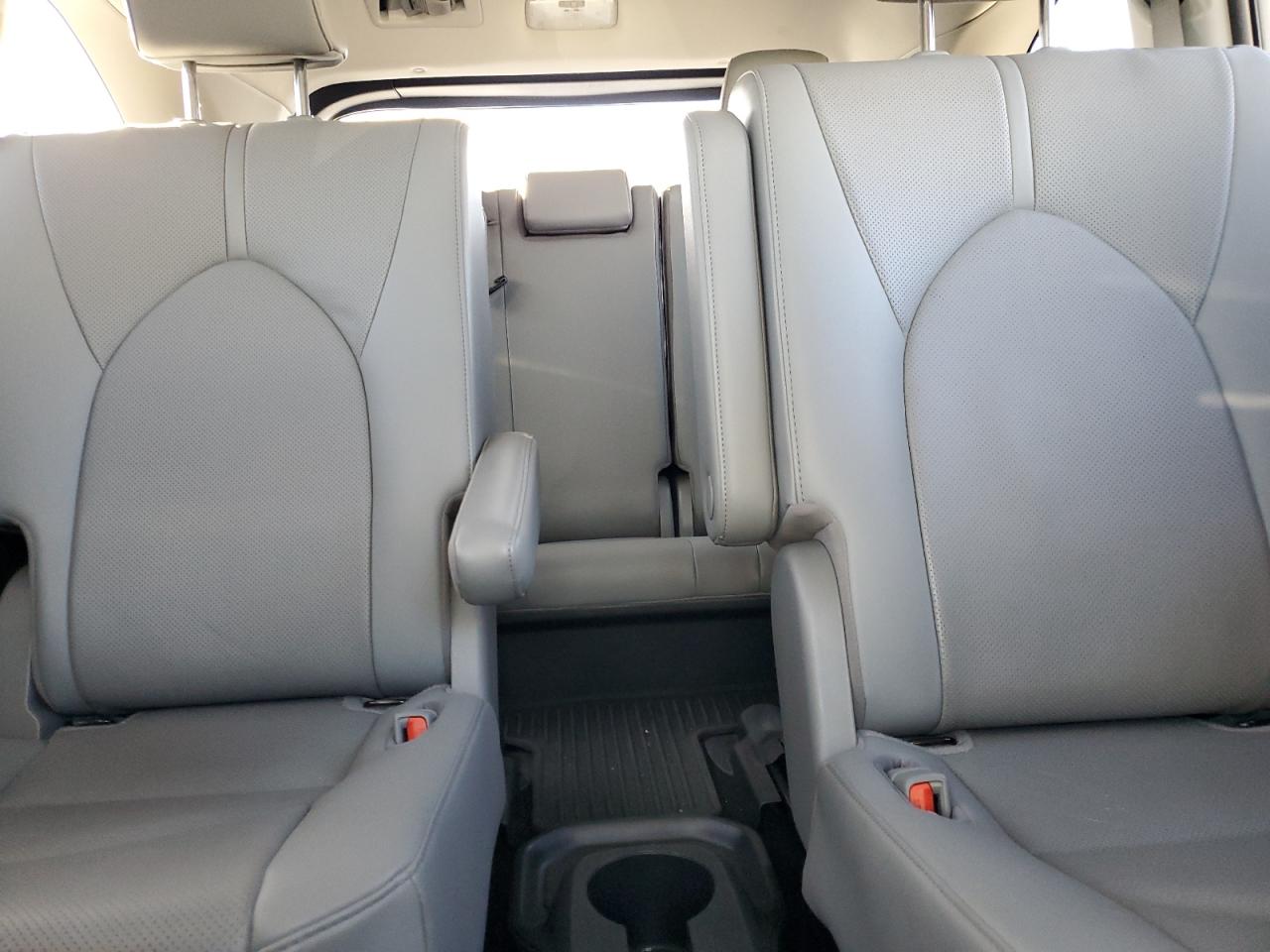 TOYOTA HIGHLANDER LIMITED