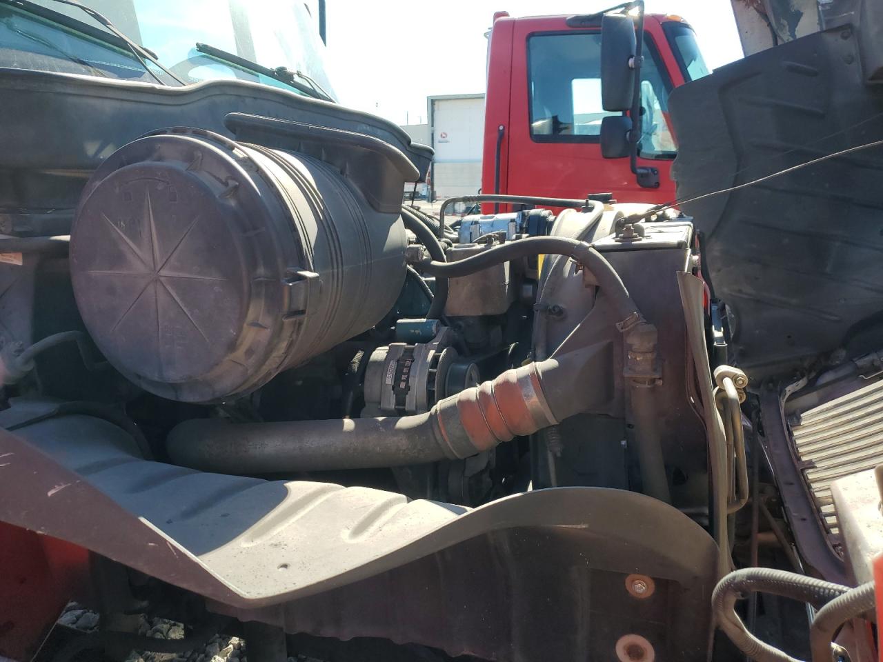 Lot #3285733706 2002 INTERNATIONAL 4400