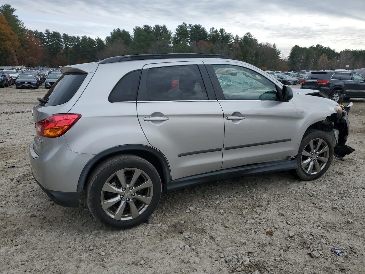 MITSUBISHI OUTLANDER LE