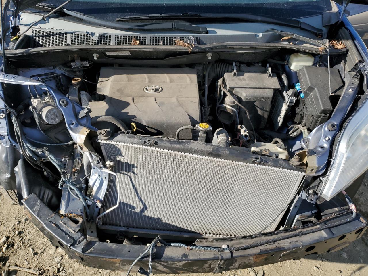 Lot #3298105174 2015 TOYOTA SIENNA LE