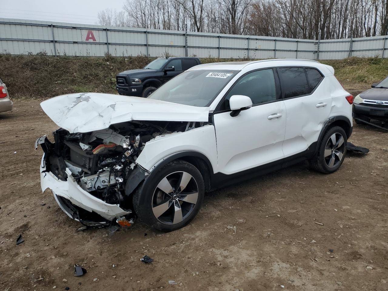 Lot #3302734034 2019 VOLVO XC40 T5 MO