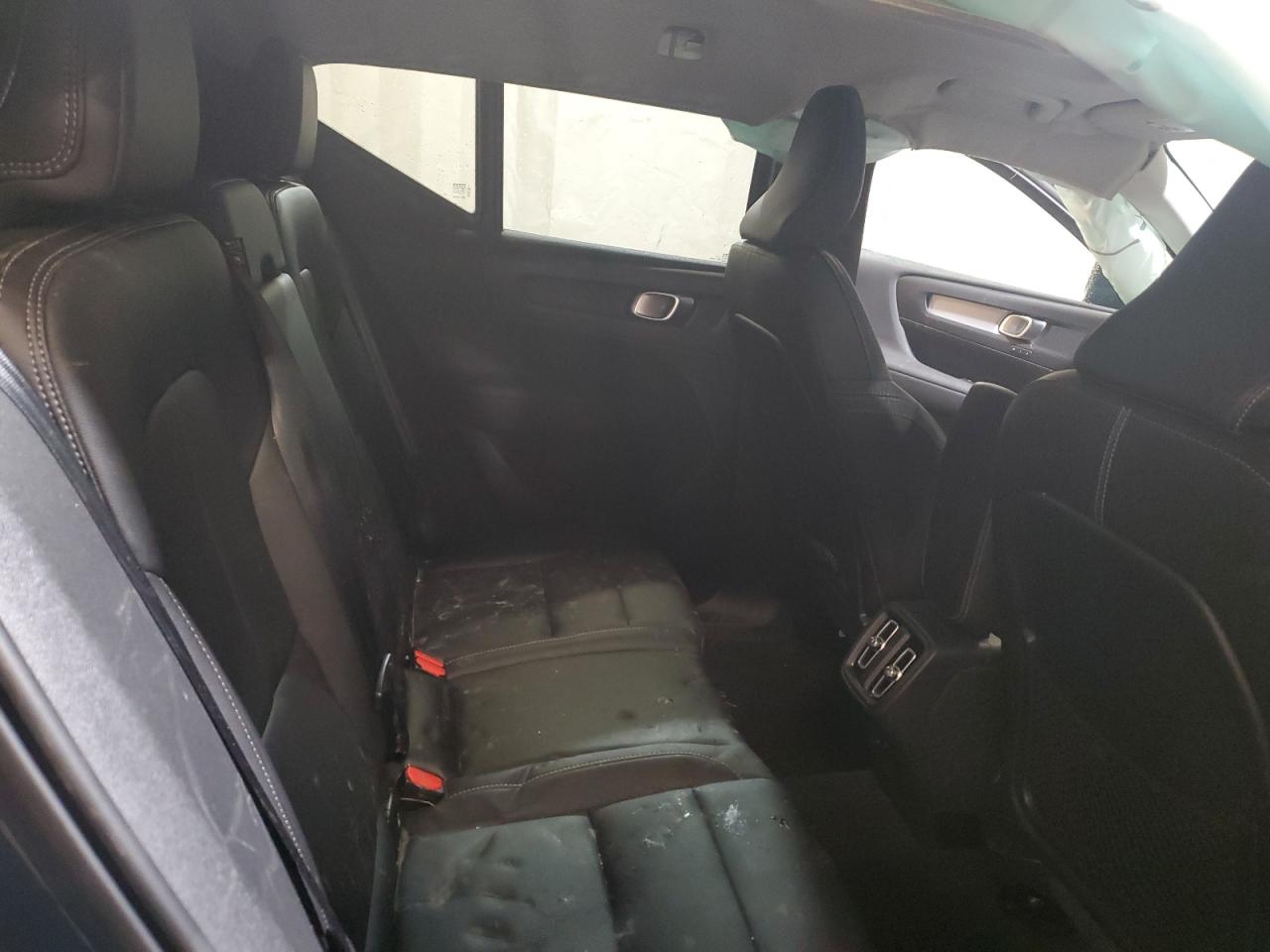 VOLVO XC40 T4 MOMENTUM