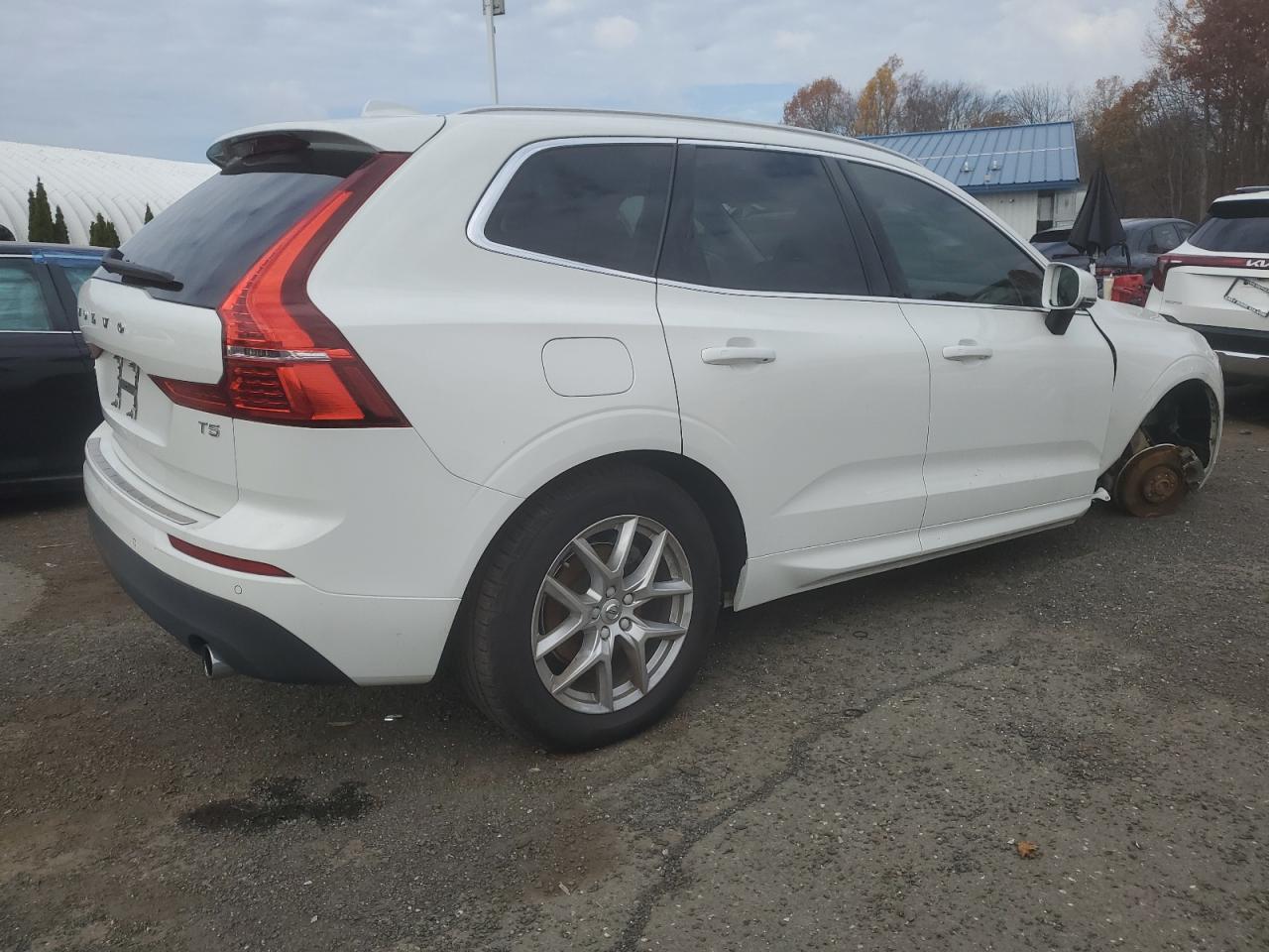 VOLVO XC60 T5 MOMENTUM