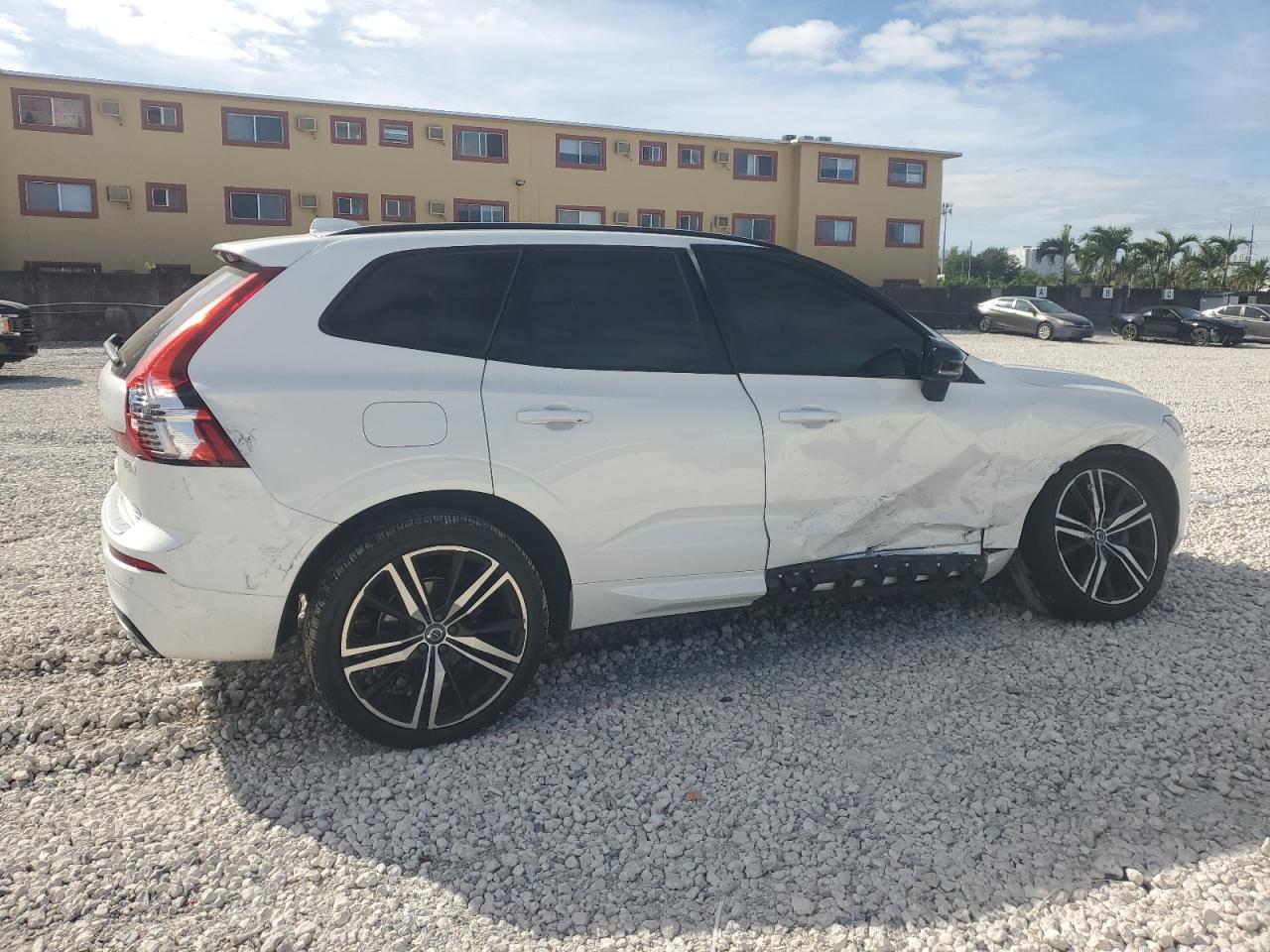 VOLVO XC60 T5 R-DESIGN