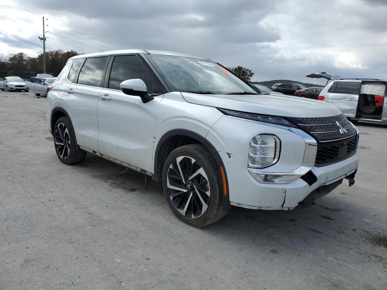 MITSUBISHI OUTLANDER SE