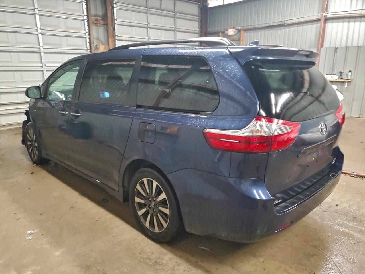 TOYOTA SIENNA XLE