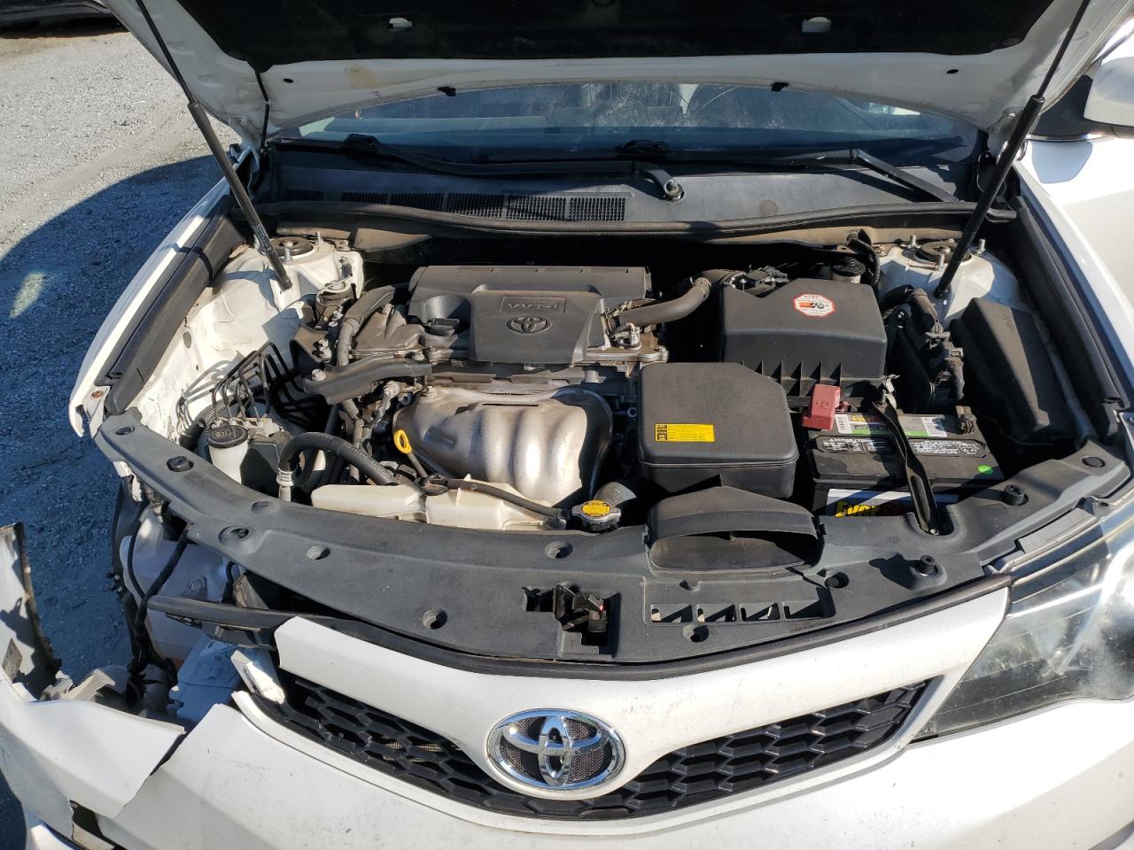 TOYOTA CAMRY BASE