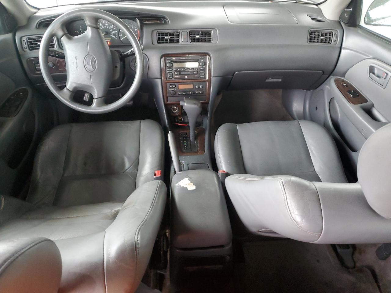 Lot #3304021632 2001 TOYOTA CAMRY LE