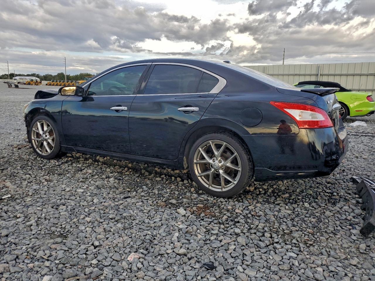 NISSAN MAXIMA S
