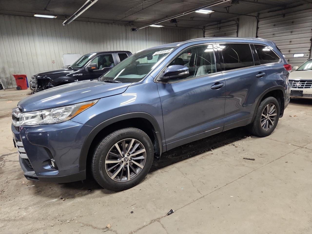 TOYOTA HIGHLANDER SE