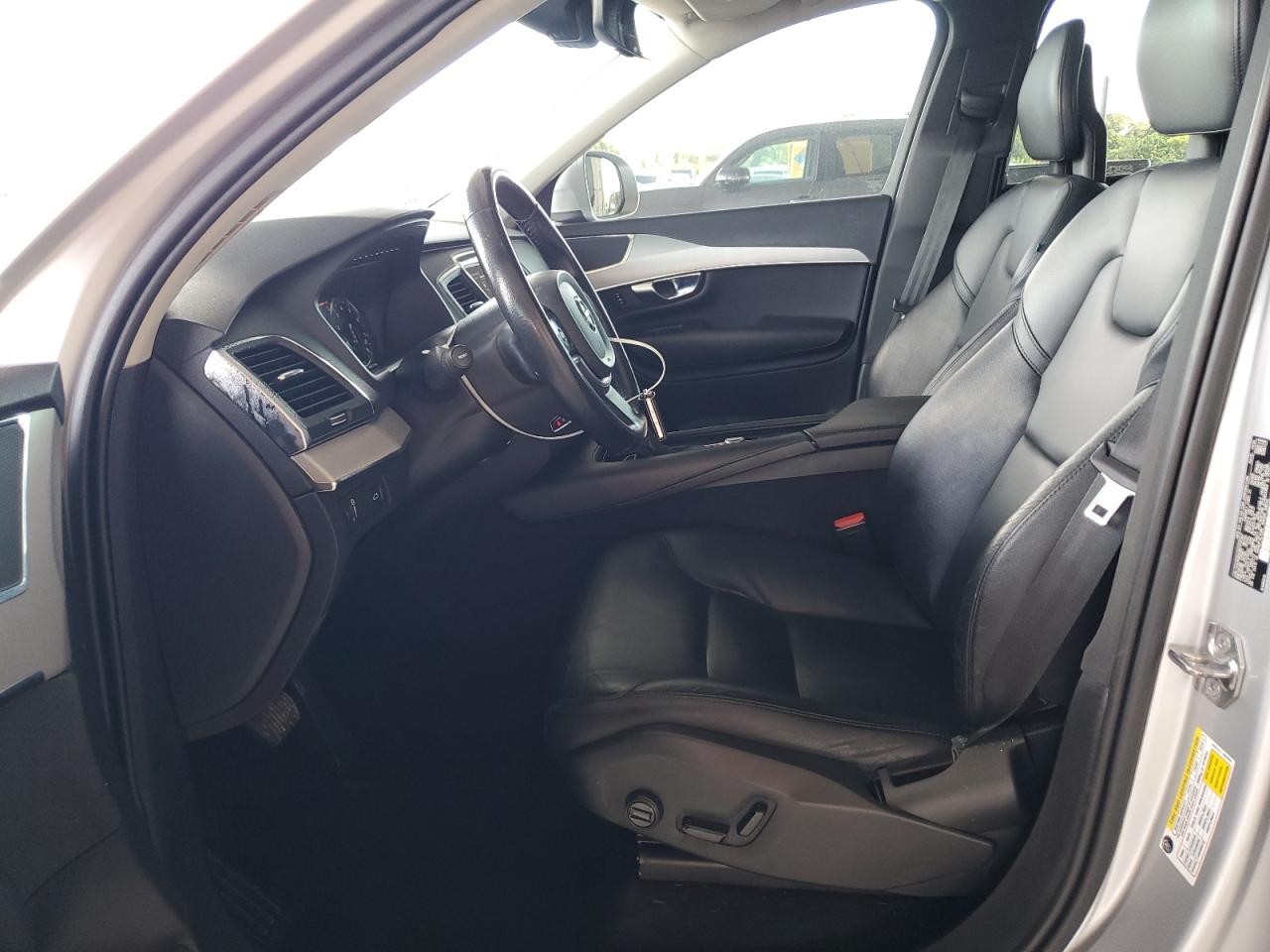 VOLVO XC90 T5 MOMENTUM