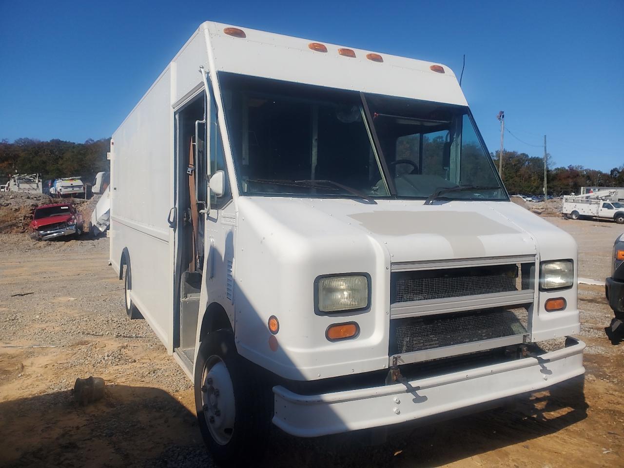 Lot #3290118263 2003 FREIGHTLINER CHASSIS M