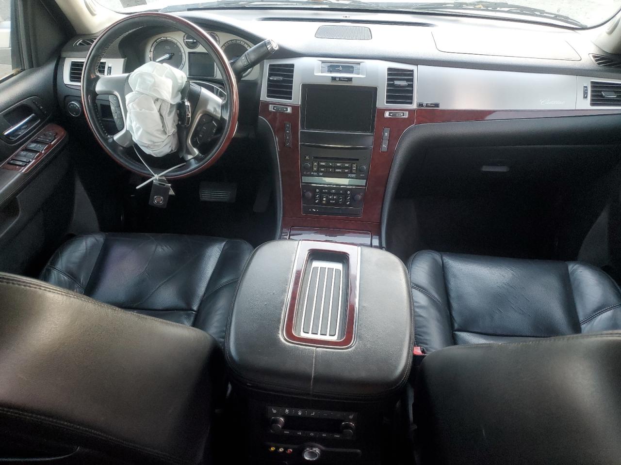 CADILLAC ESCALADE LUXURY