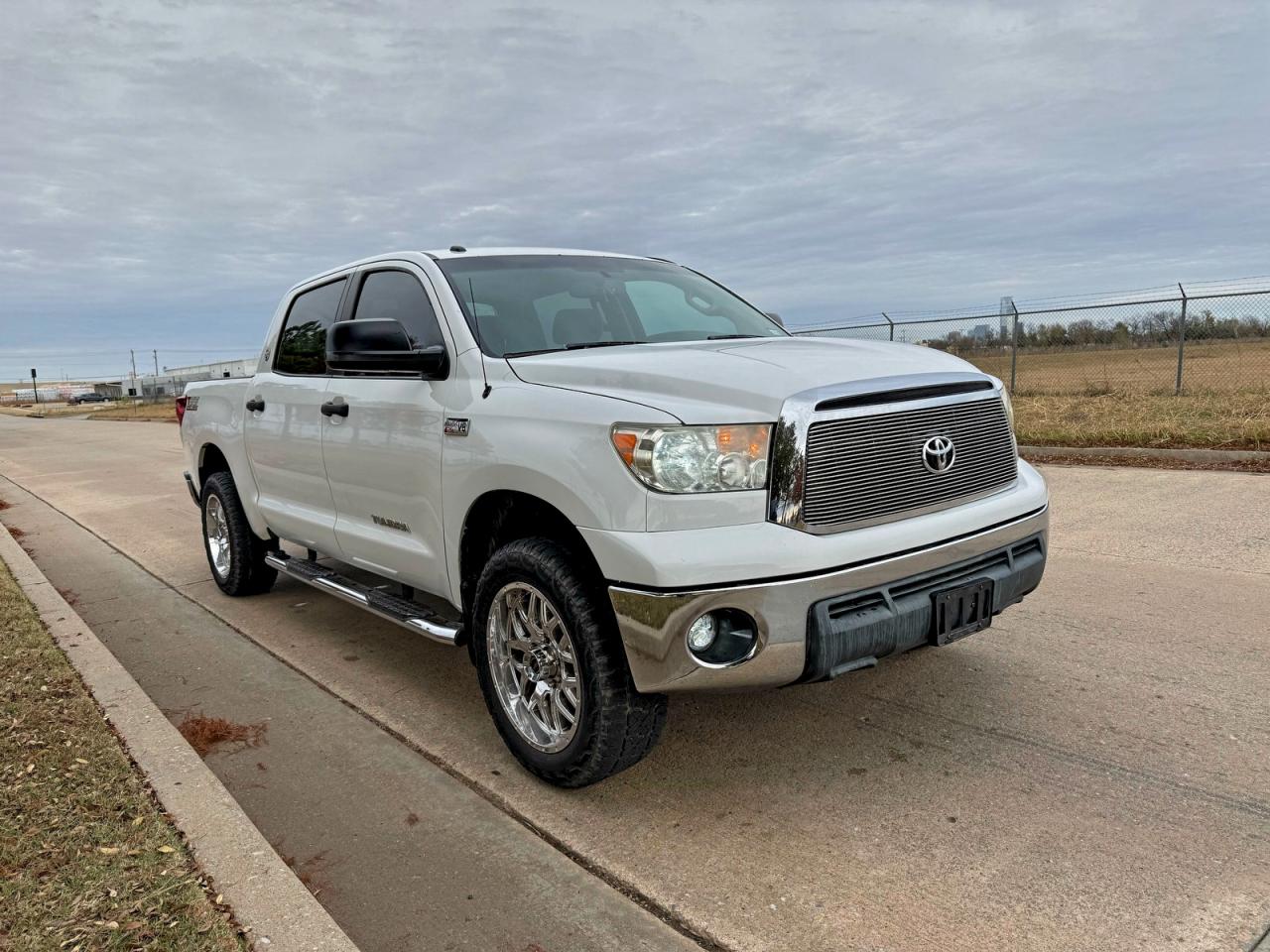 TOYOTA TUNDRA CREWMAX SR5