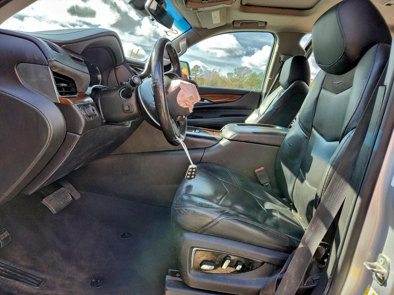 CADILLAC ESCALADE LUXURY