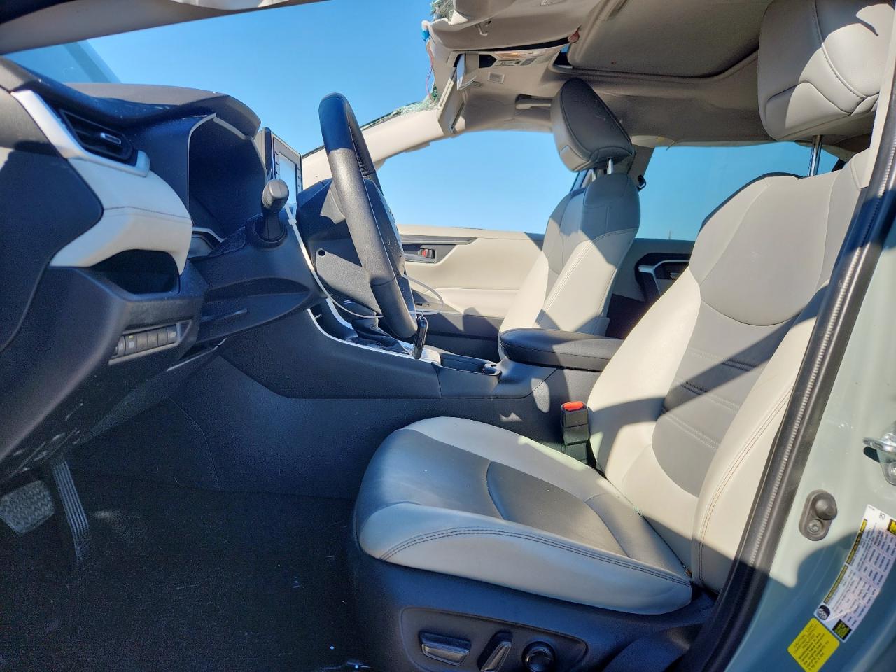 TOYOTA RAV4 XLE PREMIUM