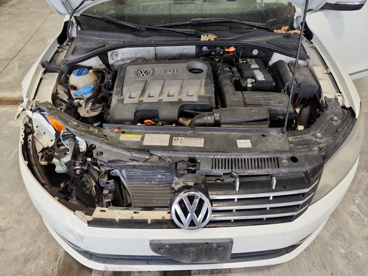 VOLKSWAGEN PASSAT SE