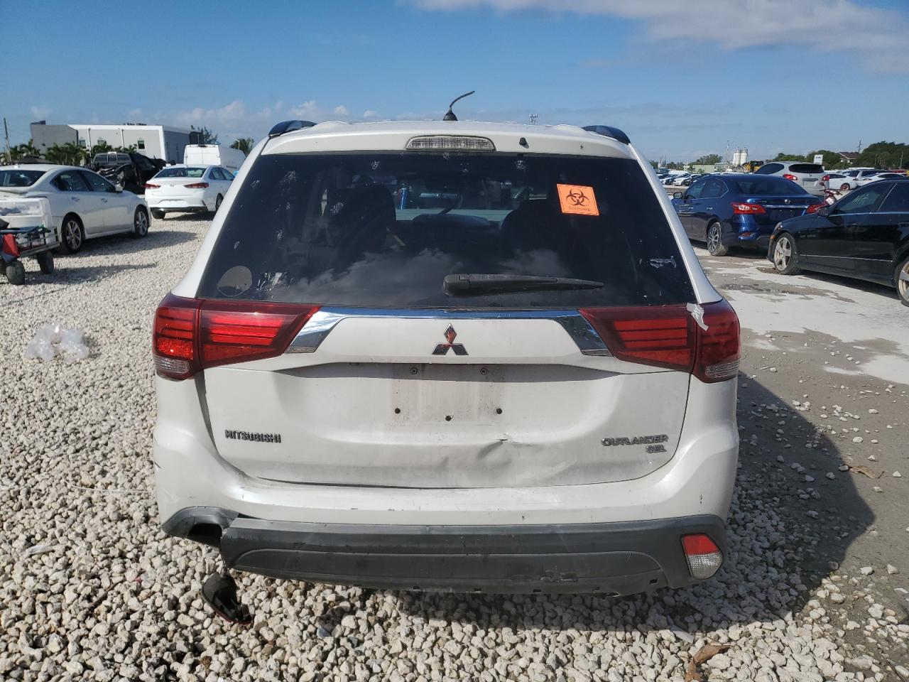 MITSUBISHI OUTLANDER SE