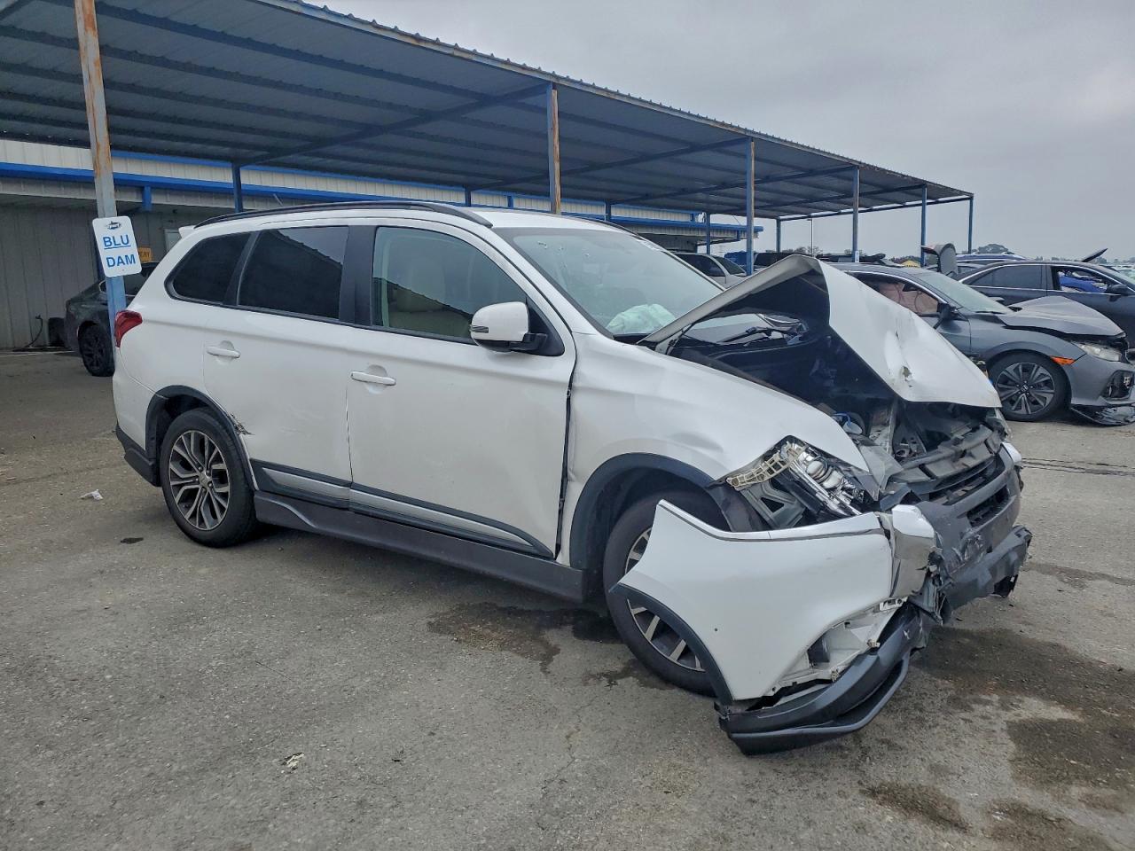 MITSUBISHI OUTLANDER SE