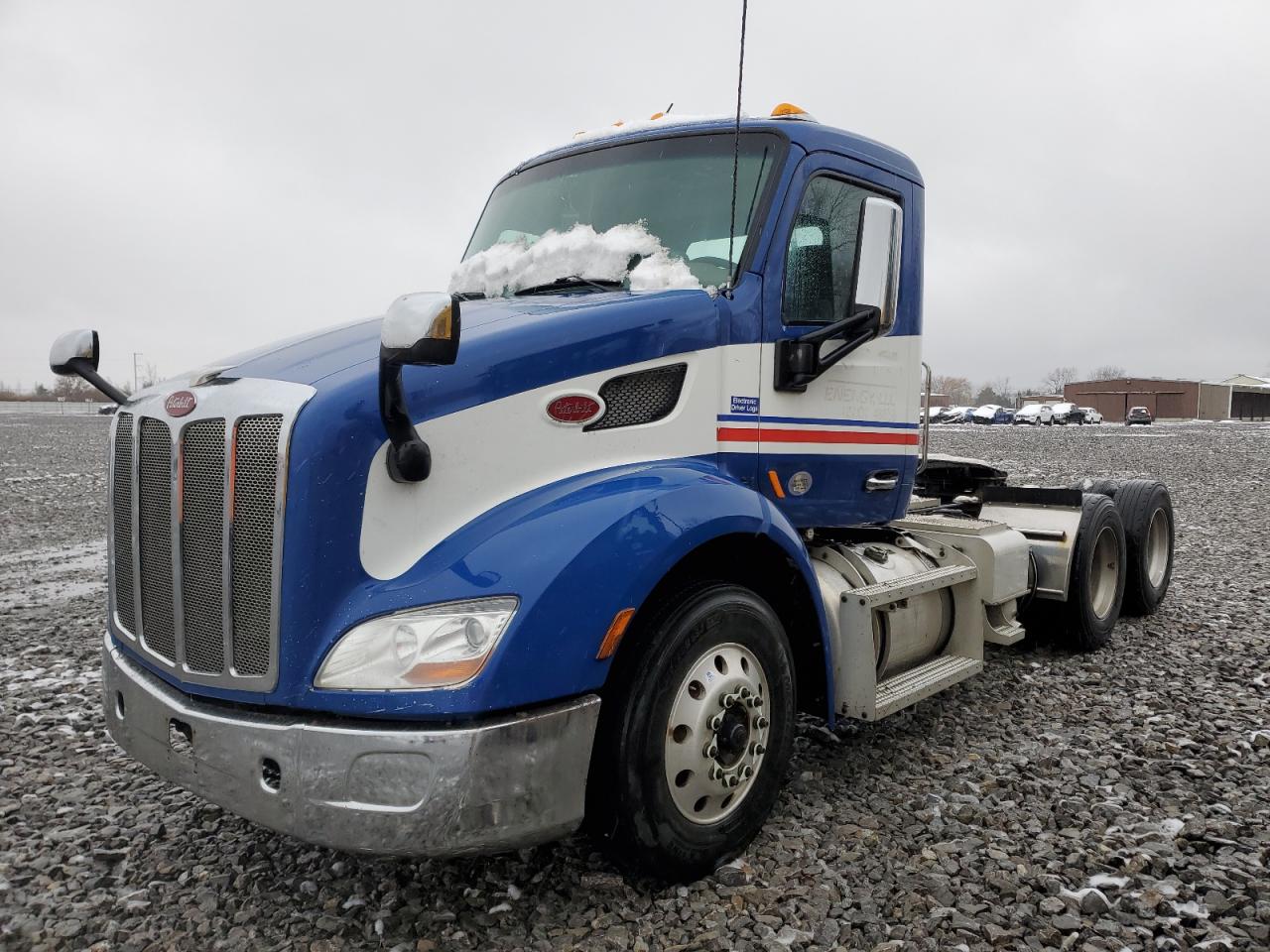 Lot #3287411364 2017 PETERBILT 579