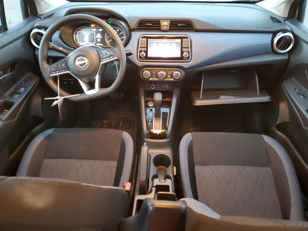 NISSAN VERSA SV