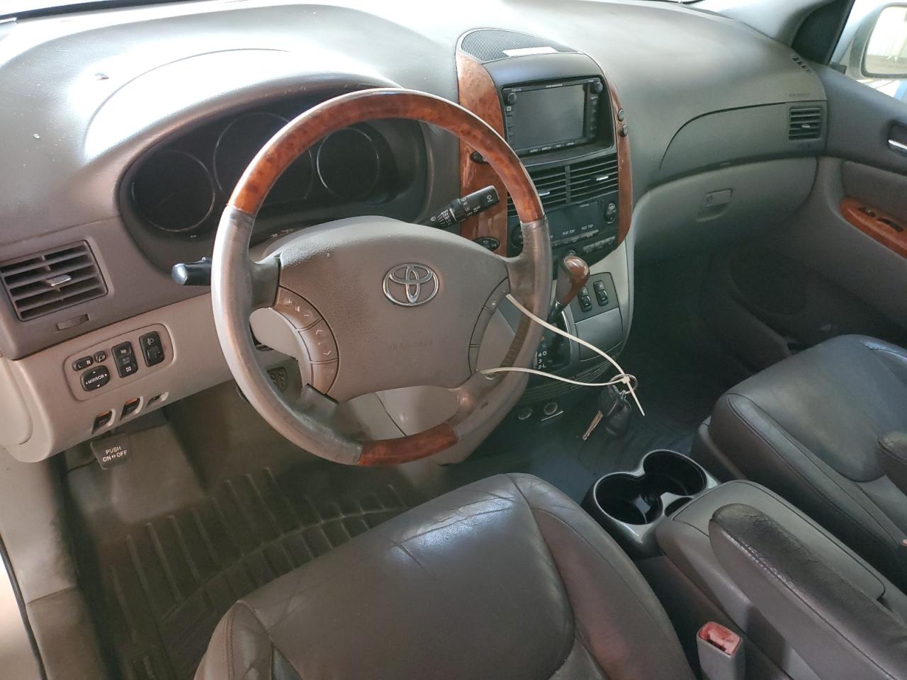 Lot #3302810904 2006 TOYOTA SIENNA XLE
