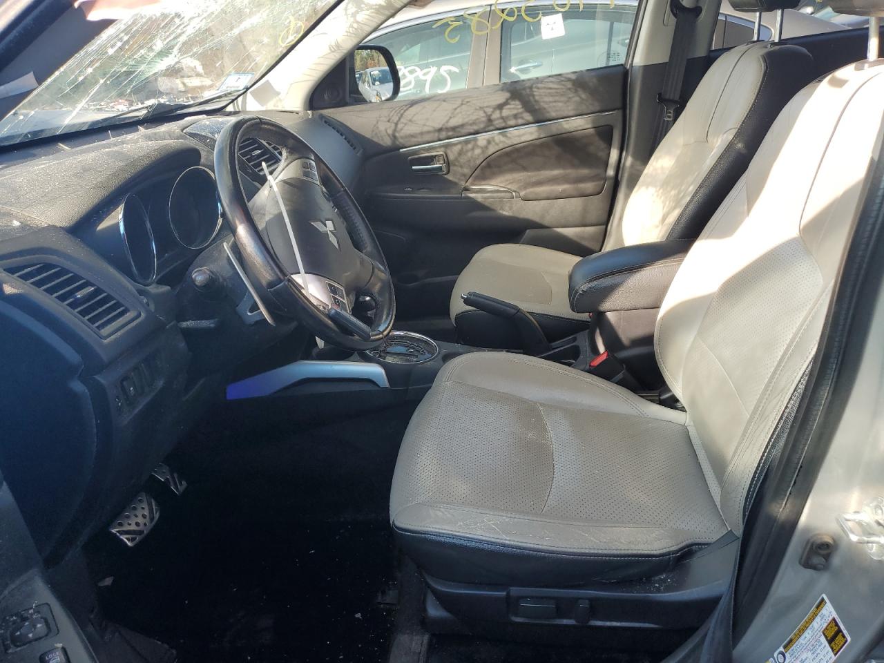 MITSUBISHI OUTLANDER LE