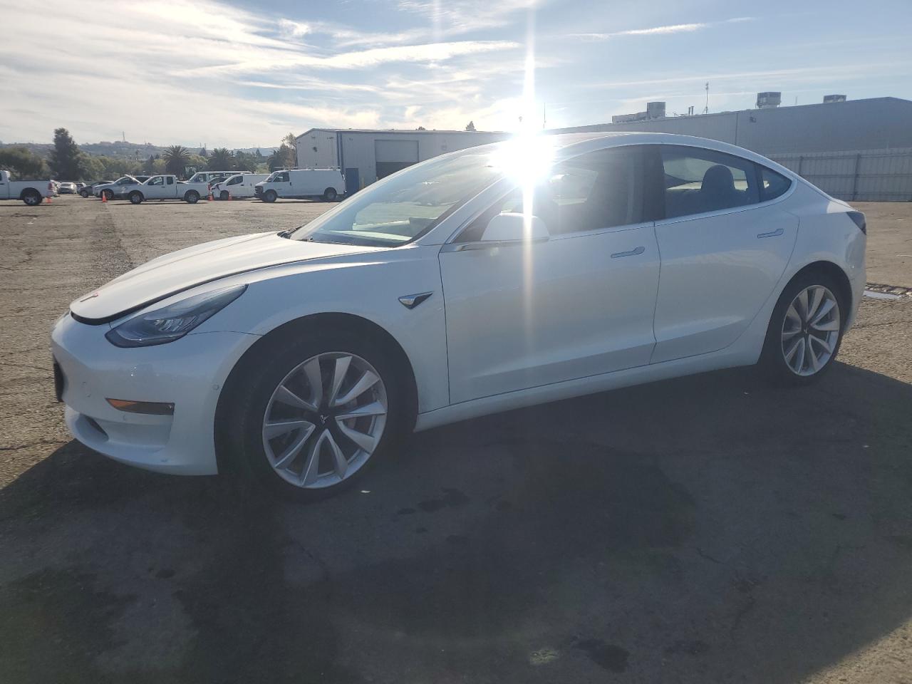 TESLA MODEL 3