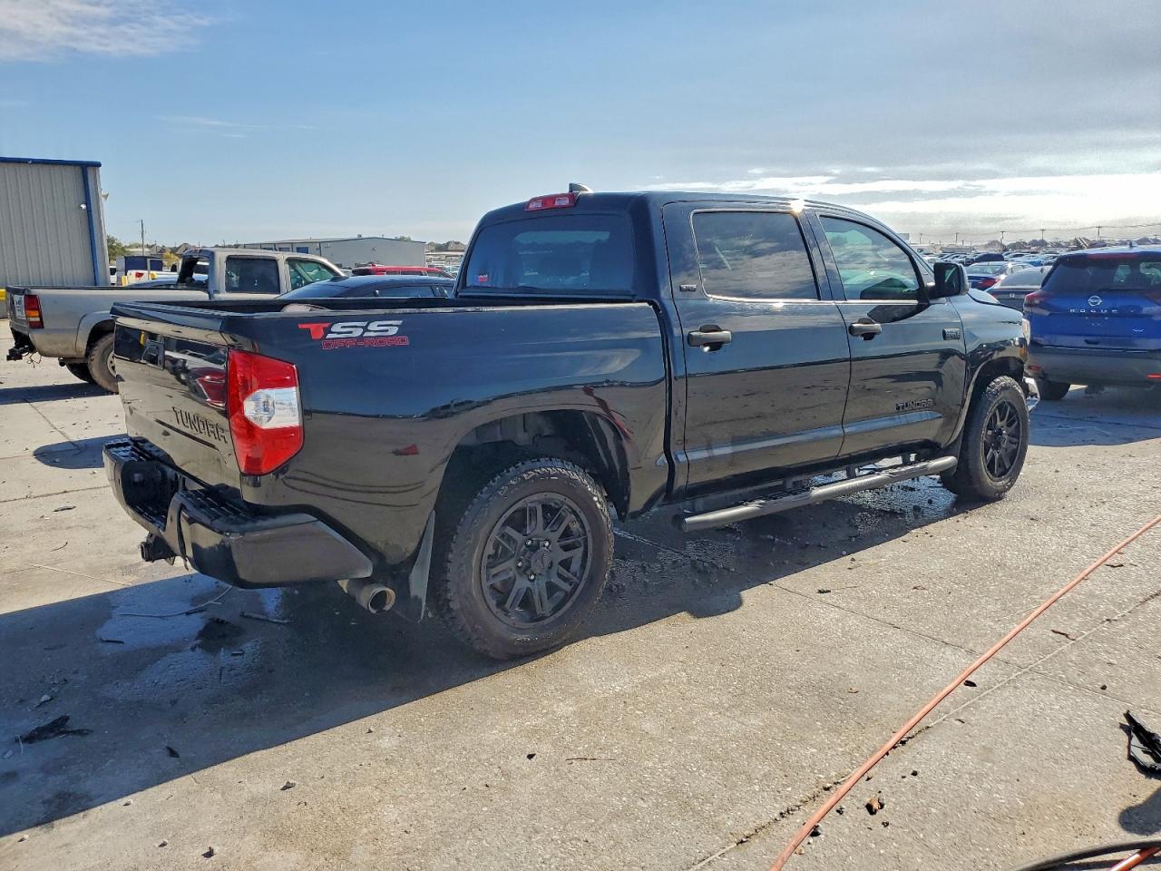 TOYOTA TUNDRA CREWMAX SR5