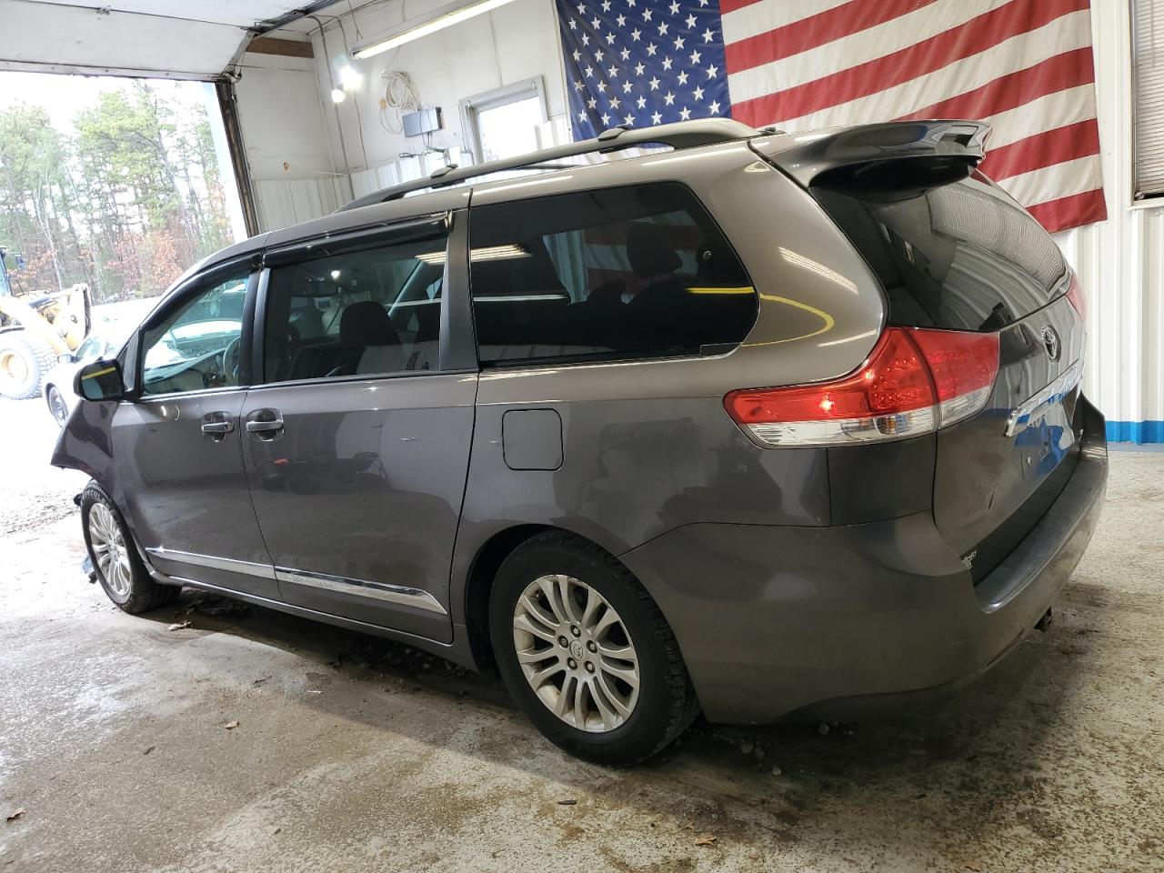 TOYOTA SIENNA XLE