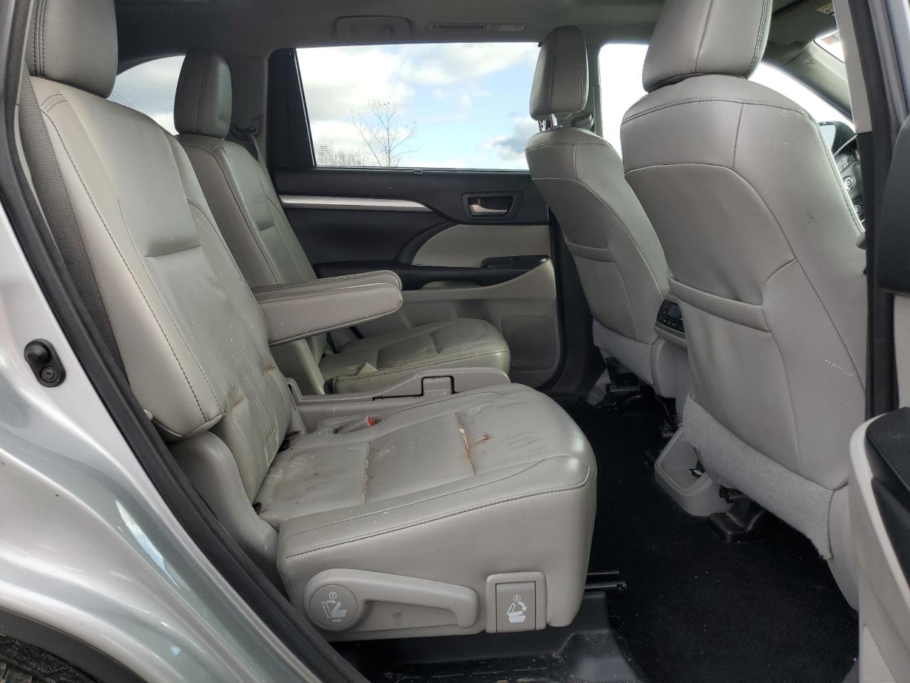 TOYOTA HIGHLANDER SE