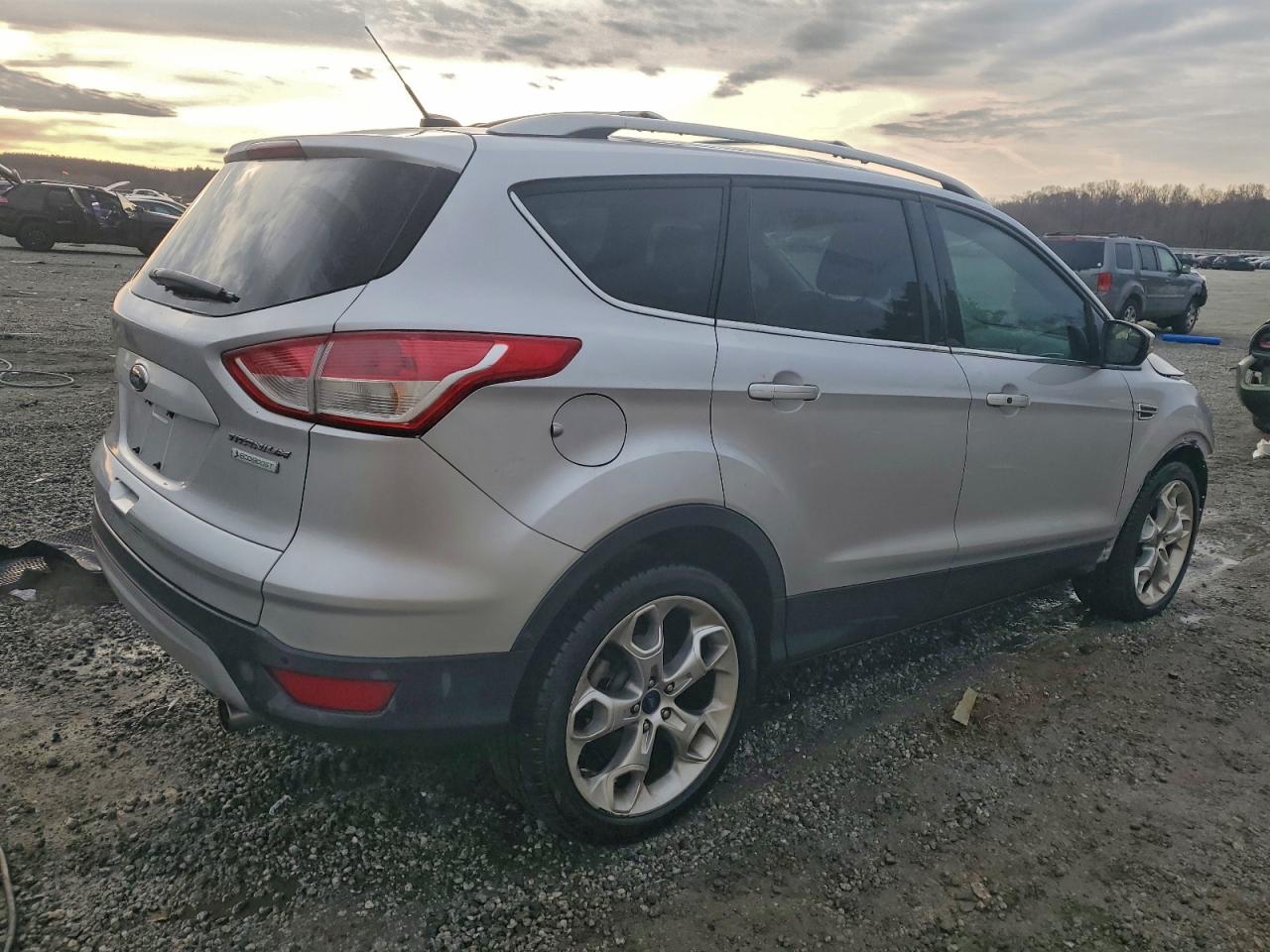 FORD ESCAPE TITANIUM