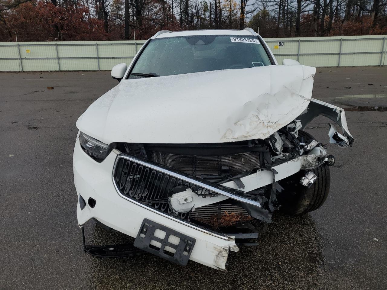 VOLVO XC40 T5 MOMENTUM