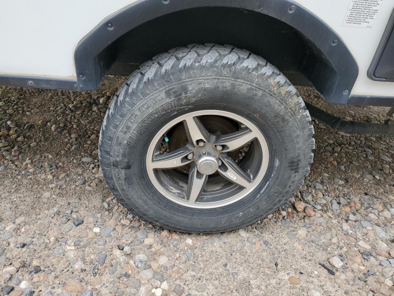 Lot #3297170865 2019 PALOMINO REAL-LITE