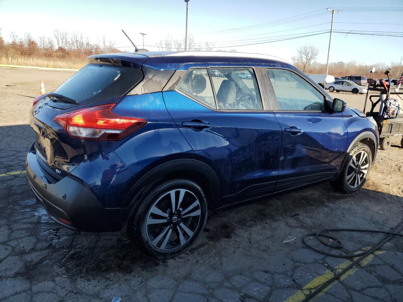 NISSAN KICKS SV