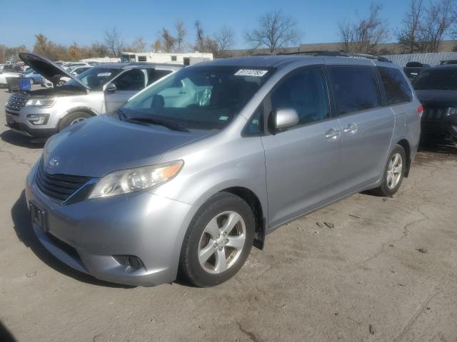 TOYOTA SIENNA LE
