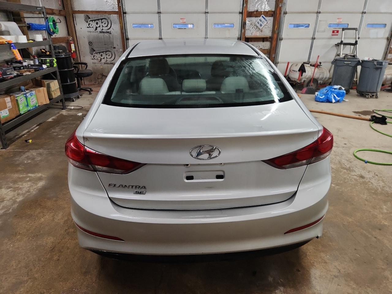 HYUNDAI ELANTRA SE