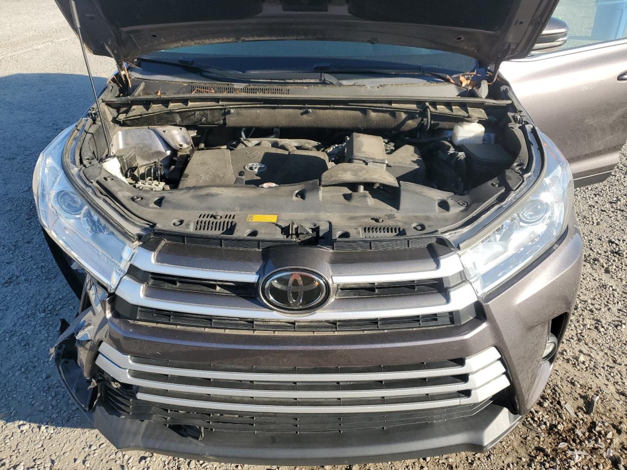 TOYOTA HIGHLANDER SE