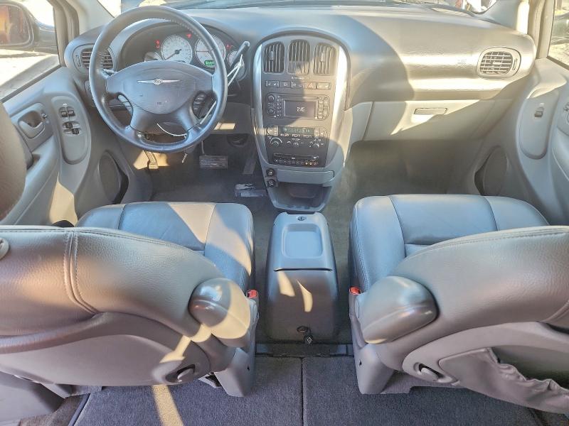 2005 CHRYSLER TOWN & COU #3297106529