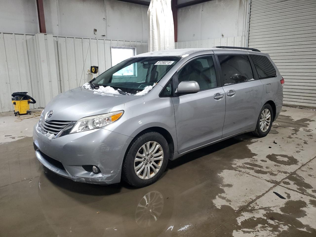 TOYOTA SIENNA XLE