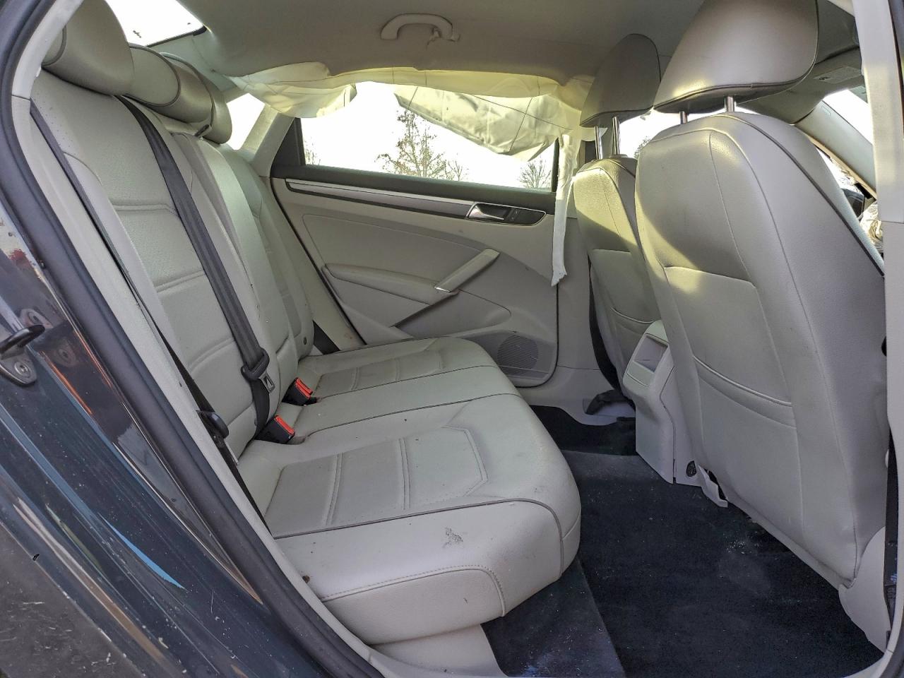 VOLKSWAGEN PASSAT R-LINE